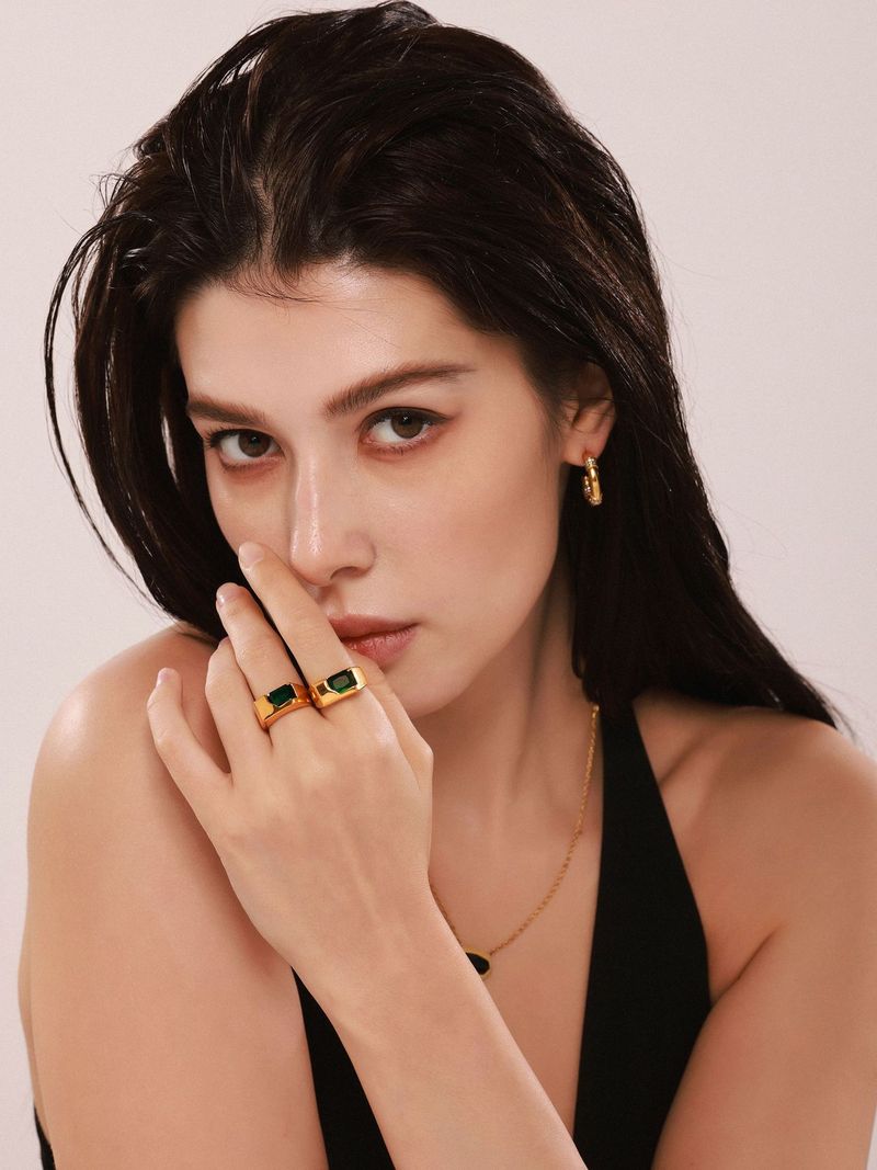 Square Sugar Exaggerated Green Zircon Ring Finger Ring Female Stainless Steel Ins Temperament Open Ring_voghion.com