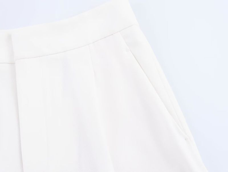 Traje de mujer de moda con chaleco asimétrico sencillo con cuello en V y pantalón ancho plisado._voghion.com
