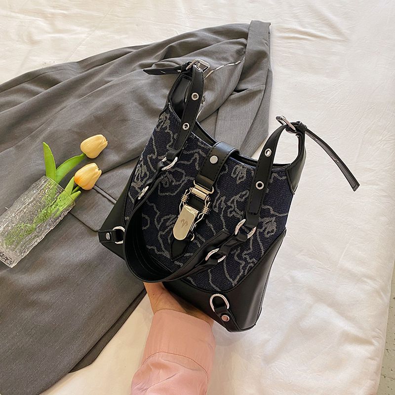 Trendy New Internet Celebrity Same Style Fashion Versatile Large Capacity Dark Design Single Shoulder Crossbody Bag For_voghion.com