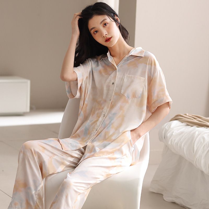 Zomerse pyjama van ijszijde, korte mouwen en lange broek, vestkraag, zijde, hoogwaardige blauwe huiskledingset voor dames_voghion.com