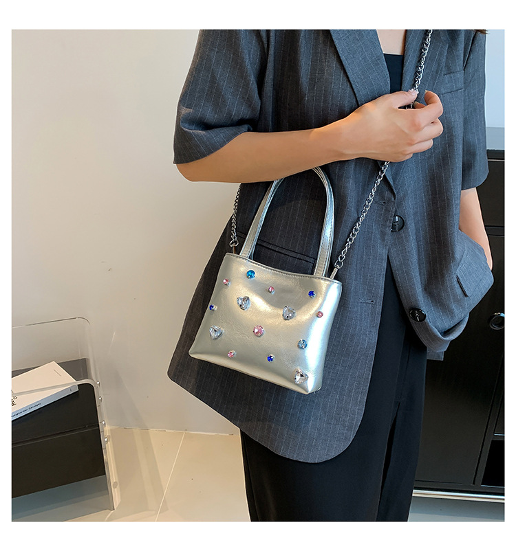 Super Hot Gemstone Bag Women's Bag 2023 New Trendy Diamond-studded Portable bucket bag foreign style single shoulder oblique chain bag_voghion.com