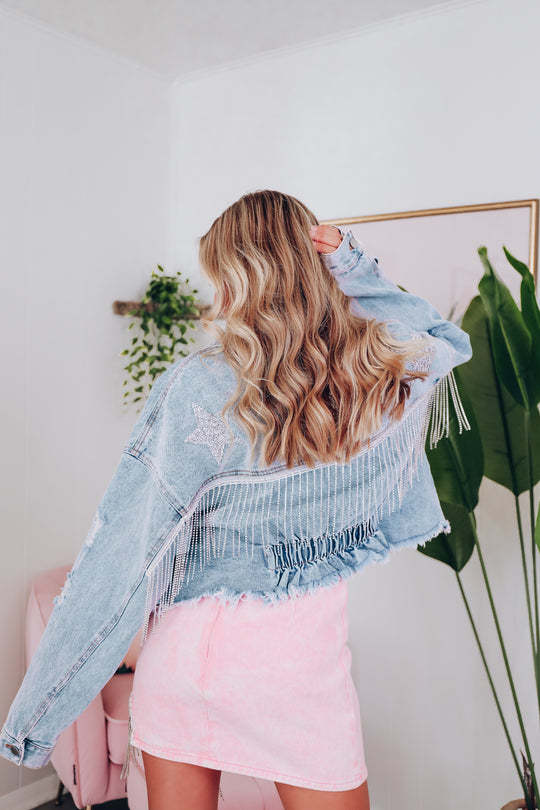 Veste en jean à bords bruts et à pampilles pour femme_voghion.com