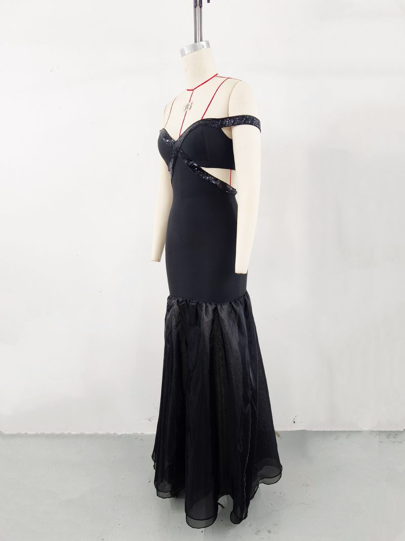 Elegante abito da sera a sirena con spalle scoperte, fasciatura, rete trasparente e vita alta per donna_voghion.com