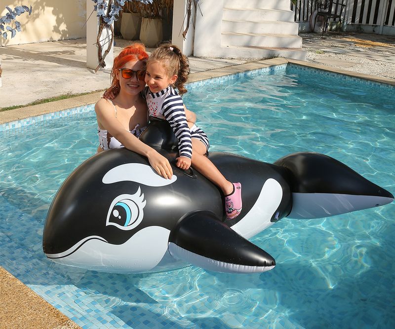 Ny oppblåsbar svarthvaltur fornøyelsespark Surf Float Row stor voksen vannhvalsvømmesirkel_voghion.com