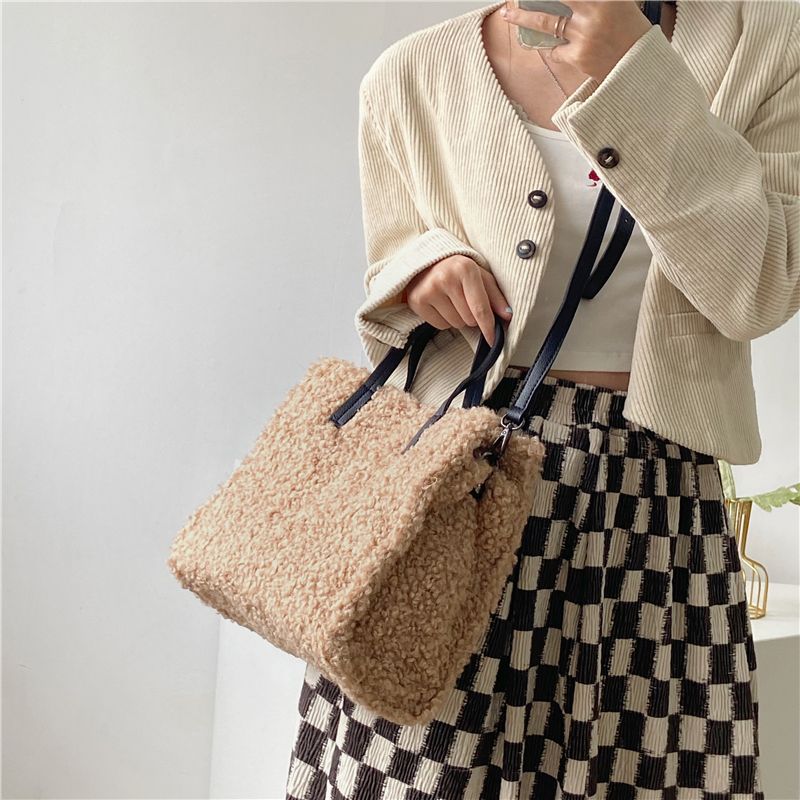 Bolso, bolso, bolso, felpa tridimensional e Instagram de moda, Little Fang Women's 2024 New Lamb Hair Single Shoulder_voghion.com