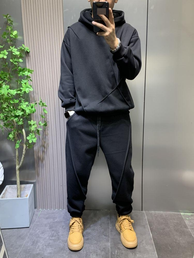 Lässiges Set aus Kapuzenpullover und Jogginghose für Herren – einfarbiges zweiteiliges Outfit für Streetwear und Komfort (Schwarz/Rot/Khaki)_voghion.com