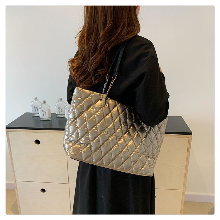 Light luxury large capacity tote bag for women 2024 summer new diamond grid chain shoulder bag, fashionable and trendy_voghion.com
