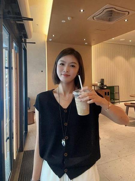 X0153Feifei Xiu V-neck Silk Knitted Cardigan For Women - Chic Little Dress For The Trendy Season_voghion.com