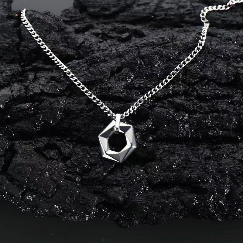 volledig lichaam titanium staal nieuwe hexagonale matrix geometrische ketting voor mannen en vrouwen straat hiphop ontwerp gevoel van OT gesp sluiting ketting_voghion.com
