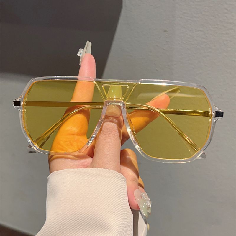Occhiali da sole monoblocco con montatura grande e sottile, aste in metallo, antiriflesso, da donna_voghion.com