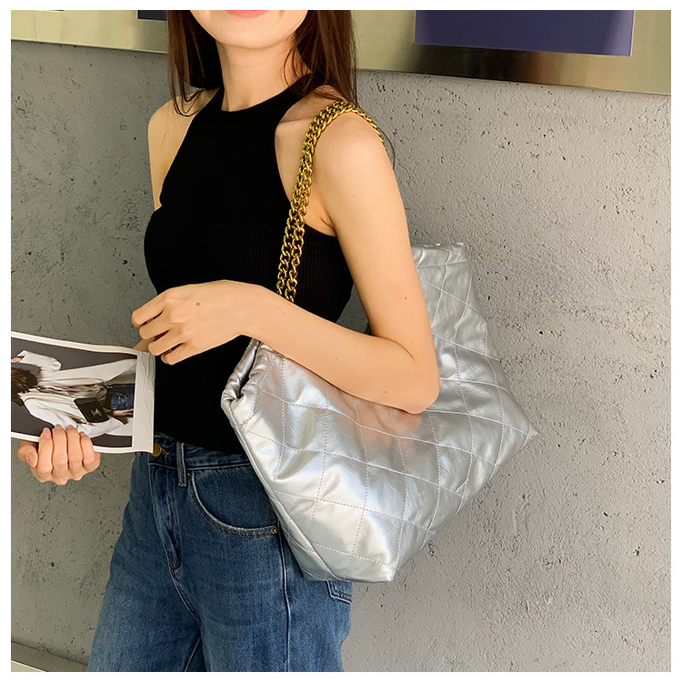 Nuova borsa semplice a mano con catena a rombo Borsa tote casual alla moda da donna Borsa estiva avanzata per ascelle 2023_voghion.com