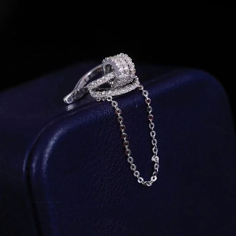 Fashionable and versatile circular tassel bone clip, light luxury full diamond micro inlaid zircon earrings, live_voghion.com