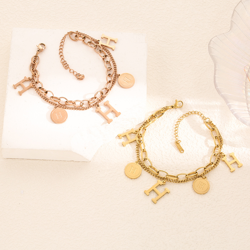 Personalisiertes, vielseitiges, mehrschichtiges, geschichtetes Armband mit Buchstabe H, geometrischem Kreis-Tag-Anhänger, Titanstahl-Handschmuck_voghion.com