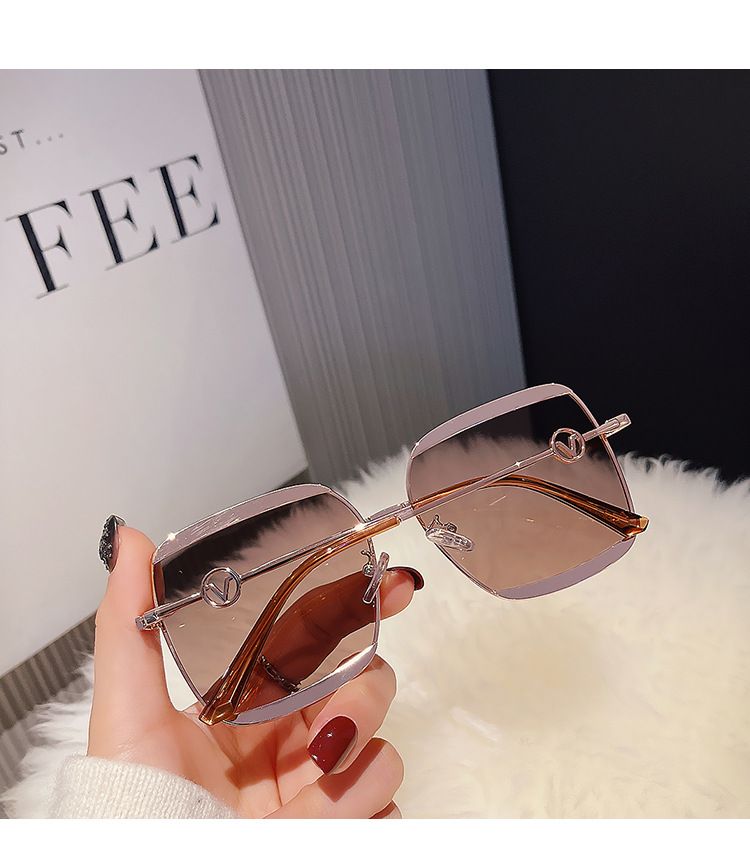 Occhiali da sole polarizzati per donne con un senso del lusso, specchietti da guida marroni alla moda, nuovi occhiali da sole 2022, alla moda_voghion.com