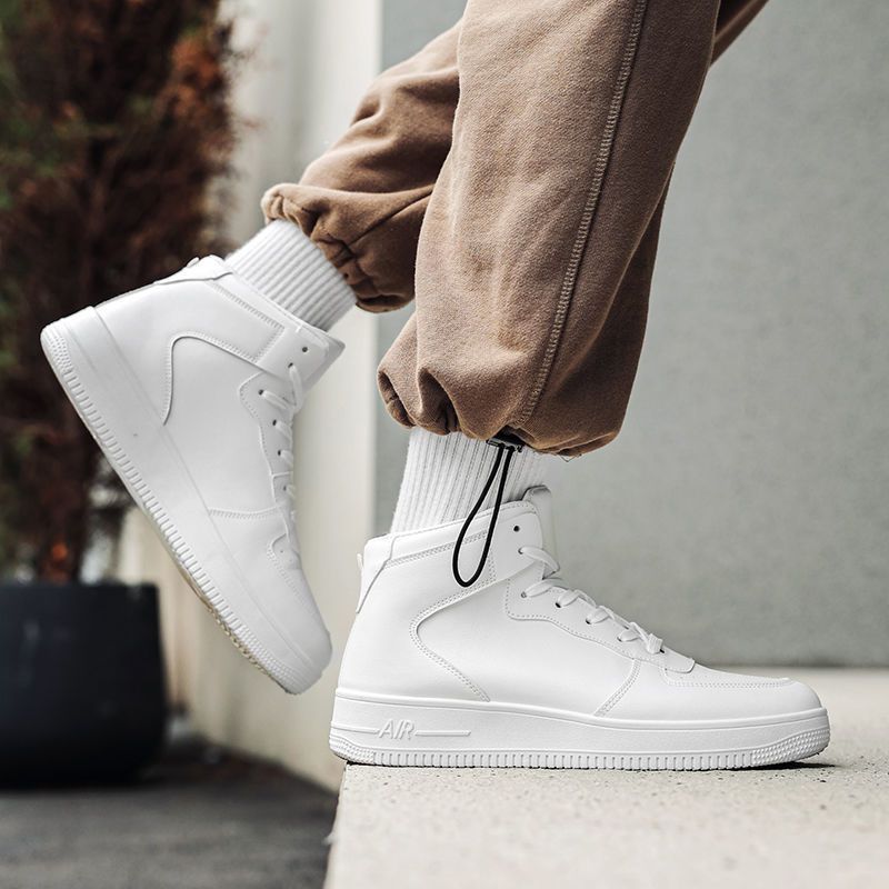 Jesenske i zimske visoke, moderne korejske sportske cipele za 2024., nove muške ležerne, svestrane bijele cipele za muškarce_voghion.com