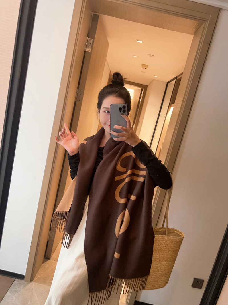 Leichte Luxus-Designmodelle, klassische weibliche Buchstaben, Jacquard, kalt, warm, Herbst und Winter 2023, Kaschmir-Schal, Schal außerhalb der Fahrt_voghion.com