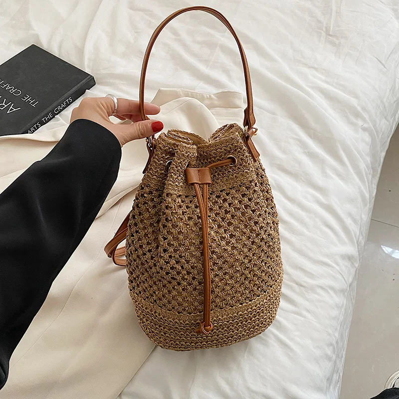 Secchiello di paglia intrecciata estiva per le donne Borsa a tracolla con coulisse semplice Borsa da spiaggia da viaggio Borsa a mano casual intrecciata_voghion.com
