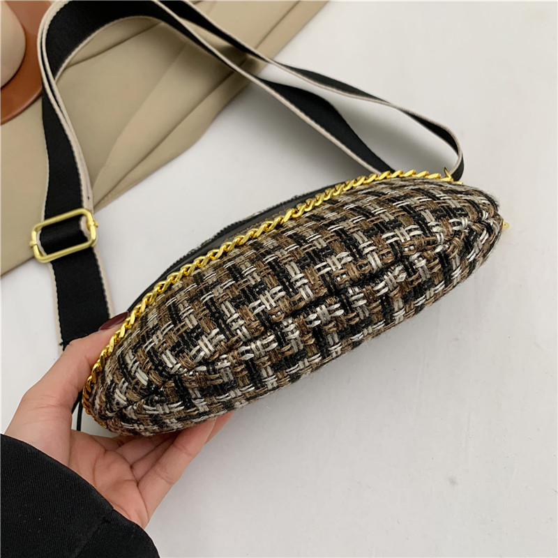 Large capacity braided chest bag with straps and single shoulder chain design_voghion.com
