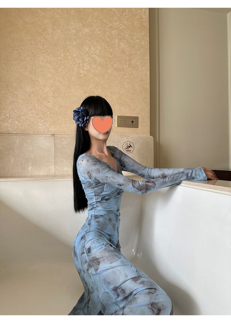 Abito a maniche lunghe in maglia tie-dye con scollo a V Spicy Girl per donna all'inizio dell'autunno, design sexy con vita cava, temperamento_voghion.com