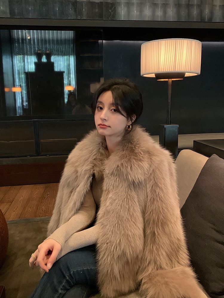 Wintermantel aus Kunstfuchspelz – Kurze Jacke mit dickem Kragen und 3D-Textur, zierlich, Milchtee/Schwarz/Khaki_voghion.com