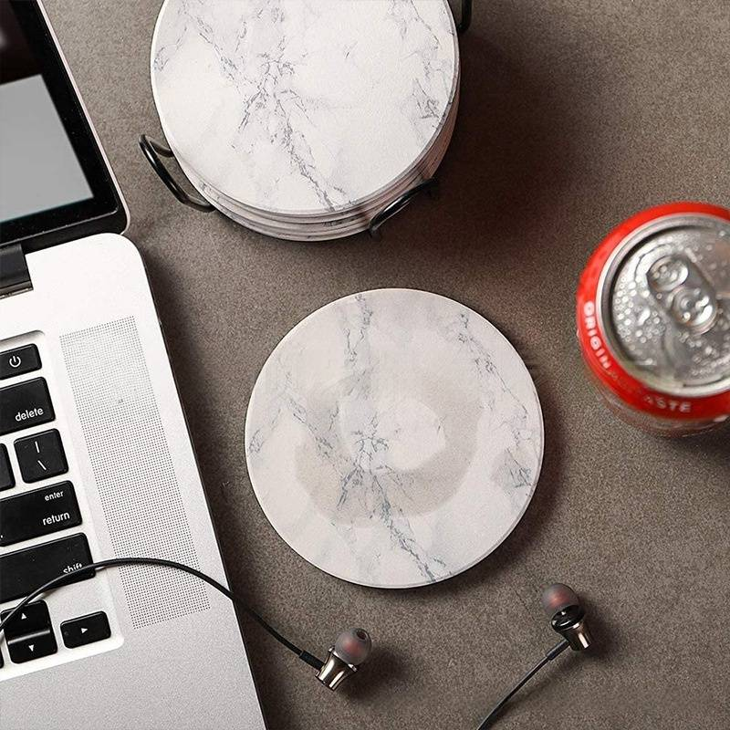 Sottobicchieri in ceramica di alta qualità con effetto marmo bianco - Set da 6/8 pezzi con supporto in metallo | Sottobicchieri assorbenti ed ecologici per la casa e l'ufficio_voghion.com