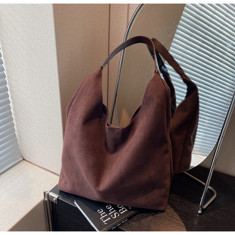 Relaxed Large Capacity Bag For Women, New Style For Autumn And Winter 2024, Commuter Shoulder Bag, Suede Plush Tote Bucket Bag._voghion.com