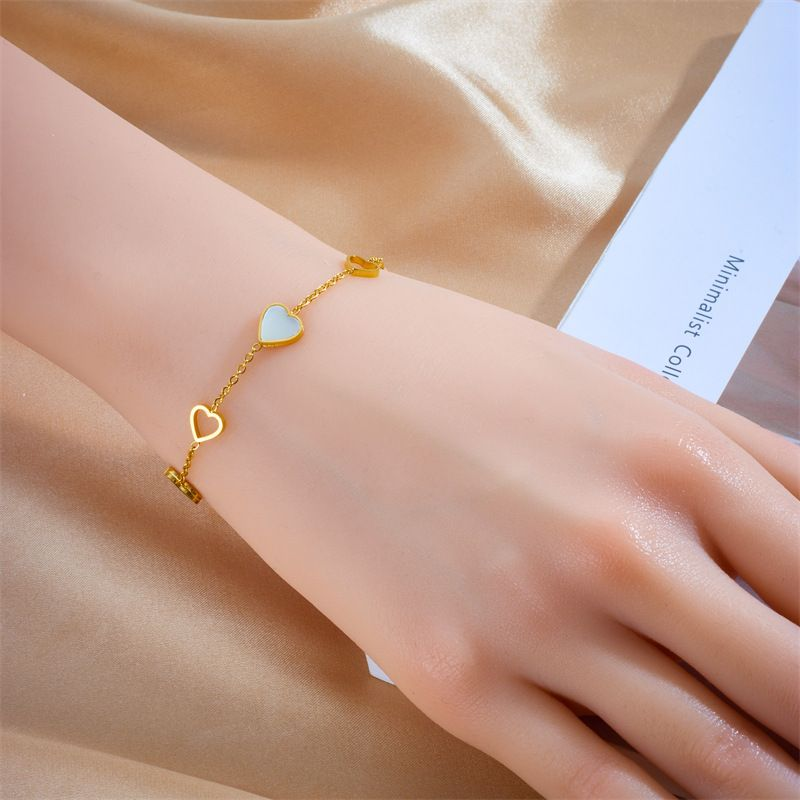 Pulsera de acero de titanio con diseño de nicho de moda, en blanco y negro, con diseño de amor hueco, sencilla y versátil para uso diario._voghion.com