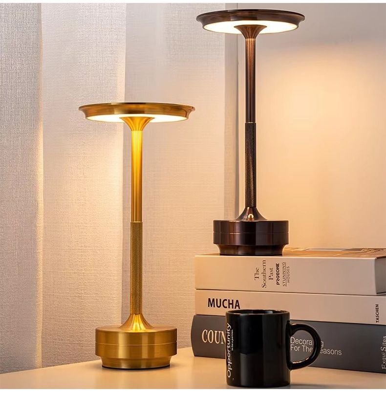 LED wiederaufladbare Metall Nachttisch High-End-Atmosphäre Bar Restaurant Desktop dekorative Tischlampe_voghion.com