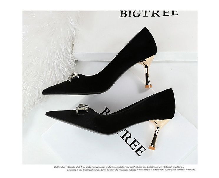 1818-K80 Bankett-Damenschuhe mit Absatz, Oberfläche aus Xishi-Wildleder, flacher Mund, spitze Schnalle mit Wasserdiamant, dekorativer Metallabsatz_voghion.com