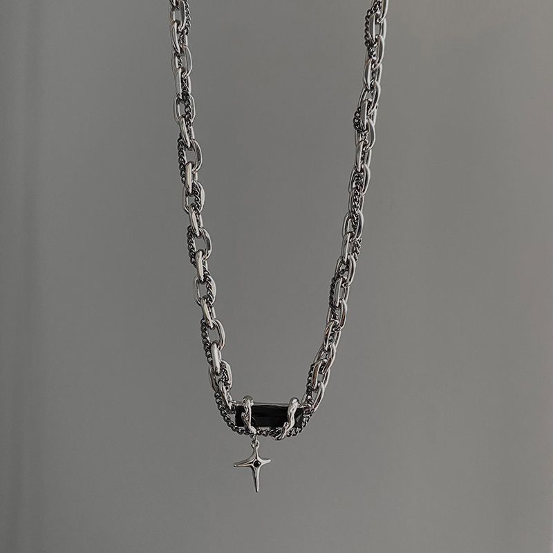 Collana da donna con orso dolce e violento, design di nicchia, catena per felpa con croce avvolta, accessori autunno inverno per_voghion.com