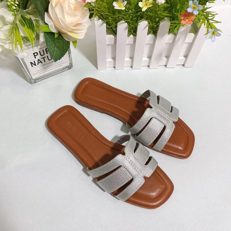 Slip On, Step Gracefully, And Show Off Your Fashion Sense With These Slippers_voghion.com