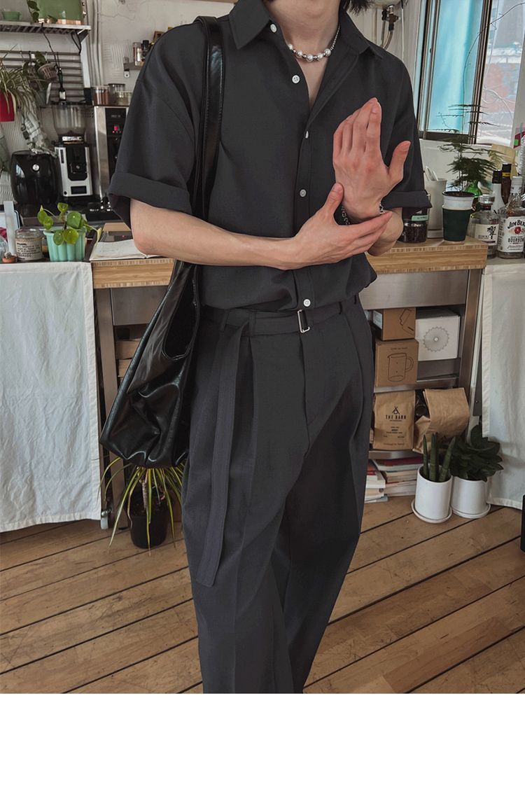 Completo casual da ufficio ispirato: camicia a maniche corte con spalle scese e pantaloni dritti e comodi, leggero misto poliestere-lino per l'estate_voghion.com