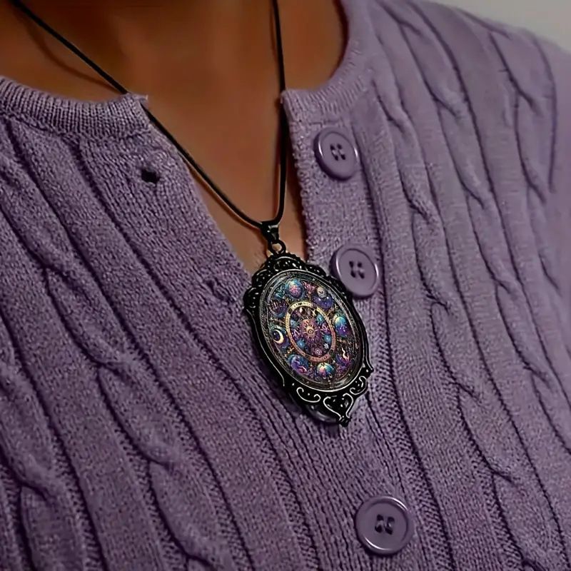 Collier élégant et raffiné avec motif constellation et cadre noir en verre et relief, cadeau romantique_voghion.com