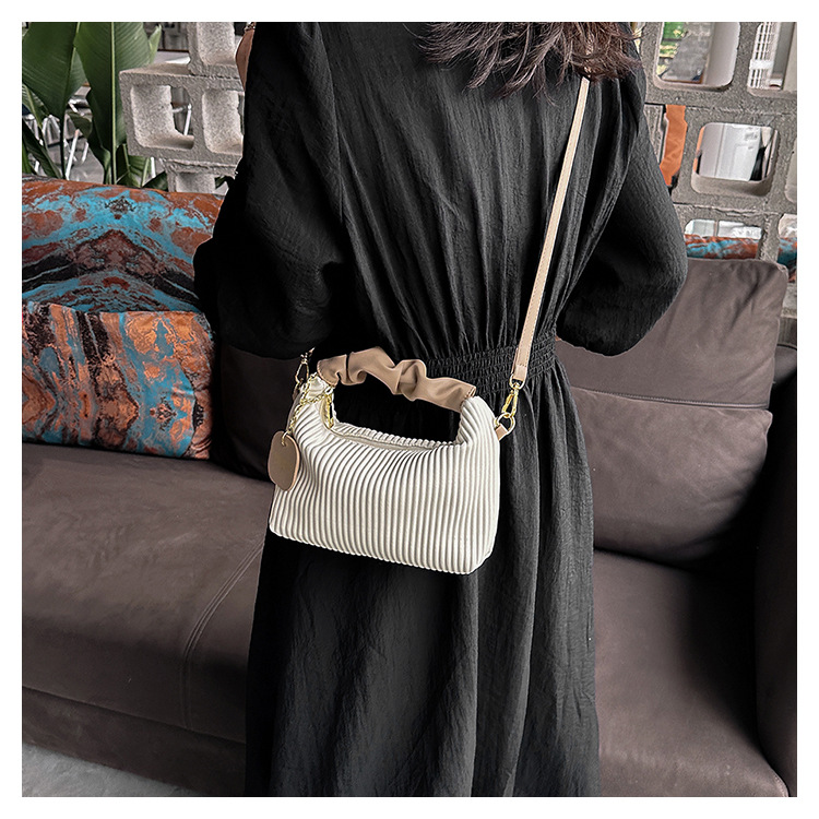 This Year's Popular Niche Design Bag Women's Pleated Handbag 2023 New Fashion high-end armpit small square bag_voghion.com
