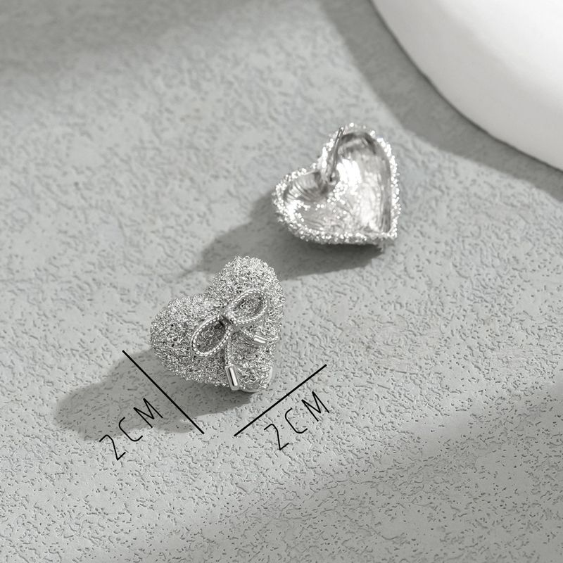 Boucles d'oreilles de style coréen au design minimaliste pour niche féminine, luxe léger, design en forme de cœur, boucles d'oreilles polyvalentes_voghion.com