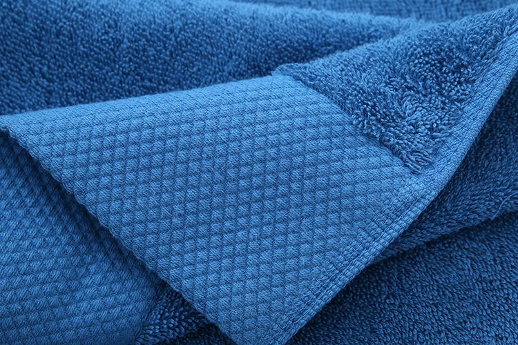 Premium Cotton Bath Towels - 70x140cm To 80x160cm, 400-800GSM, A-Class Certified, Dot/Striped/Lurex Designs, Custom Embroidery_voghion.com