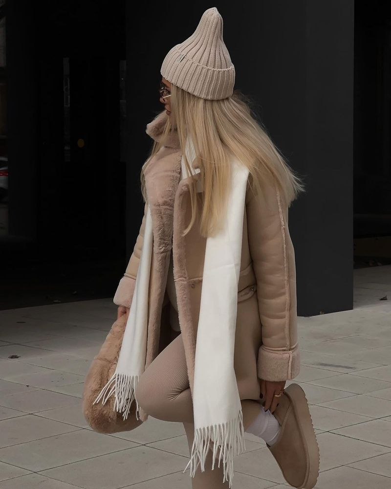 Damen-Strickjacke aus Wildleder mit Anzugkragen und langen Ärmeln und Plüschmantel_voghion.com