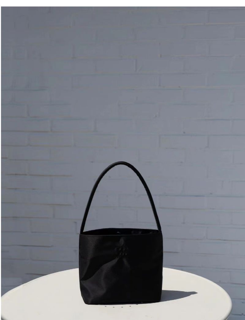 2024 Nuova borsa a secchiello da donna semplice e casual versatile borsa a mano in nylon sotto le ascelle coreana multicanale_voghion.com