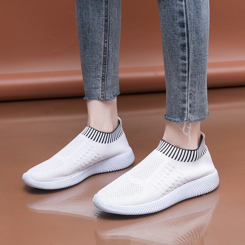 In magazzino transfrontaliero nuovo caldo vendita commercio estero Flyknit traspirante leggero scarpe sportive casual punta tonda più taglia 44 scarpe singole da donna_voghion.com