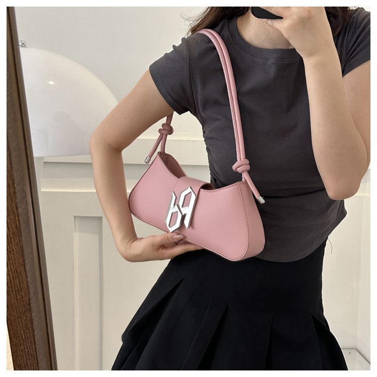 Simple fashion casual shoulder bag niche casual underarm bag 2023 Summer new Korean fashion small square bag_voghion.com