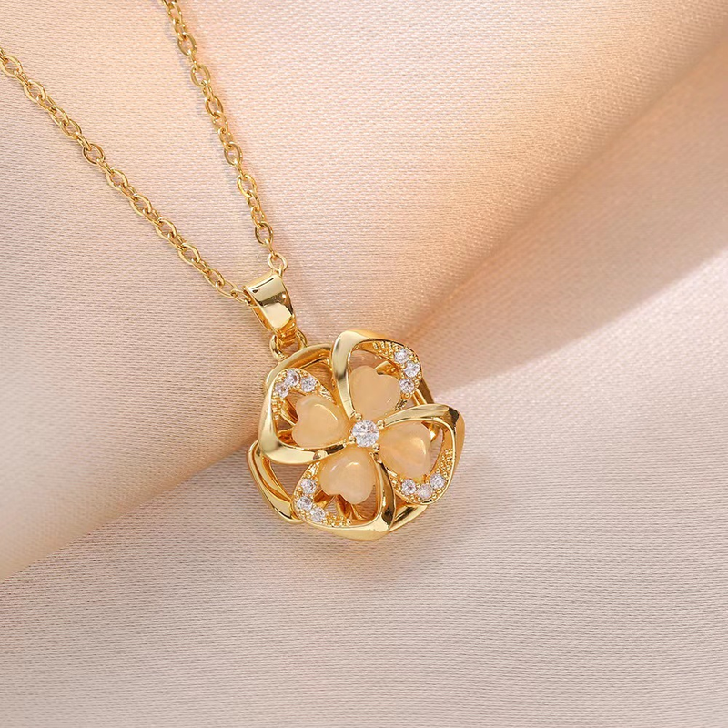 Collana da donna a forma di cuore rotante con quattro foglie, leggermente intarsiata con diamanti e zirconi, collana elegante e versatile._voghion.com