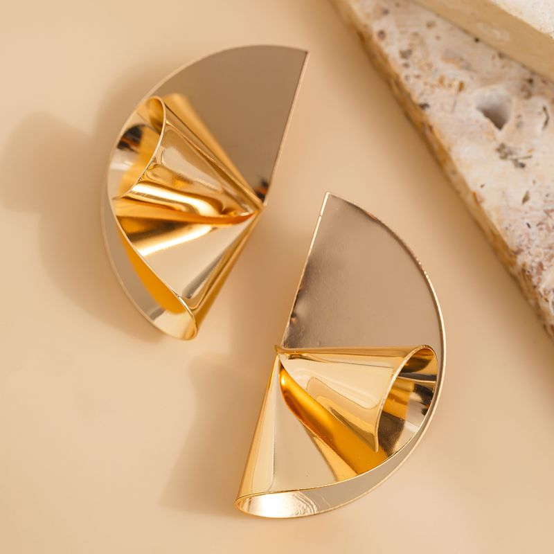 Personality metal geometric texture hollow earrings female irregular twisted glossy earrings earrings_voghion.com