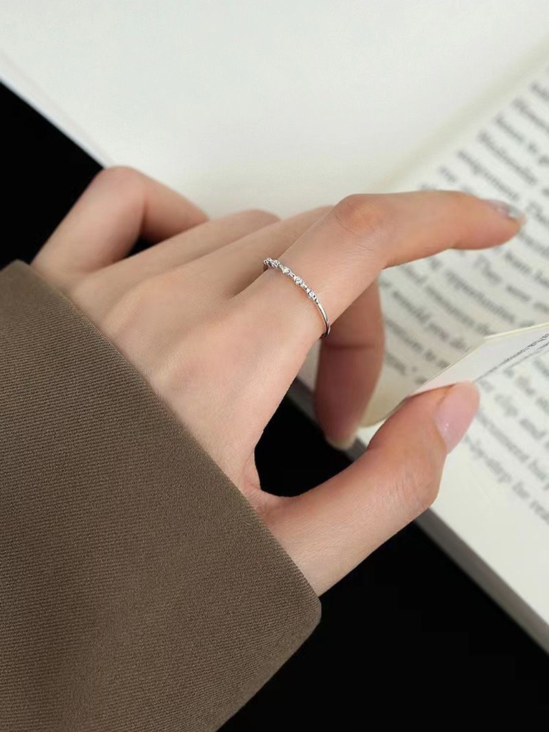 Anillo de nicho con incrustaciones de diamantes finos para mujer, versiones japonesas y coreanas, apertura exquisita con pequeños diamantes rotos, se puede_voghion.com