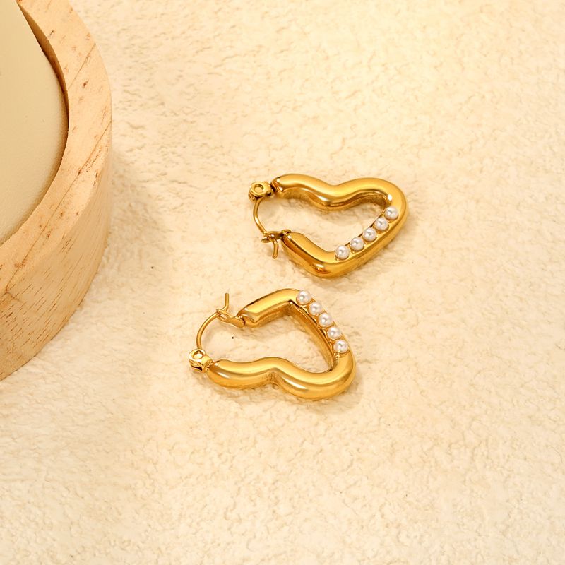 Neue herzförmige selbstklebende Perlen-Ohrclips – INS Nischen-Hohldesign mit galvanisiertem Gold | Ohrhänger ohne Piercing_voghion.com