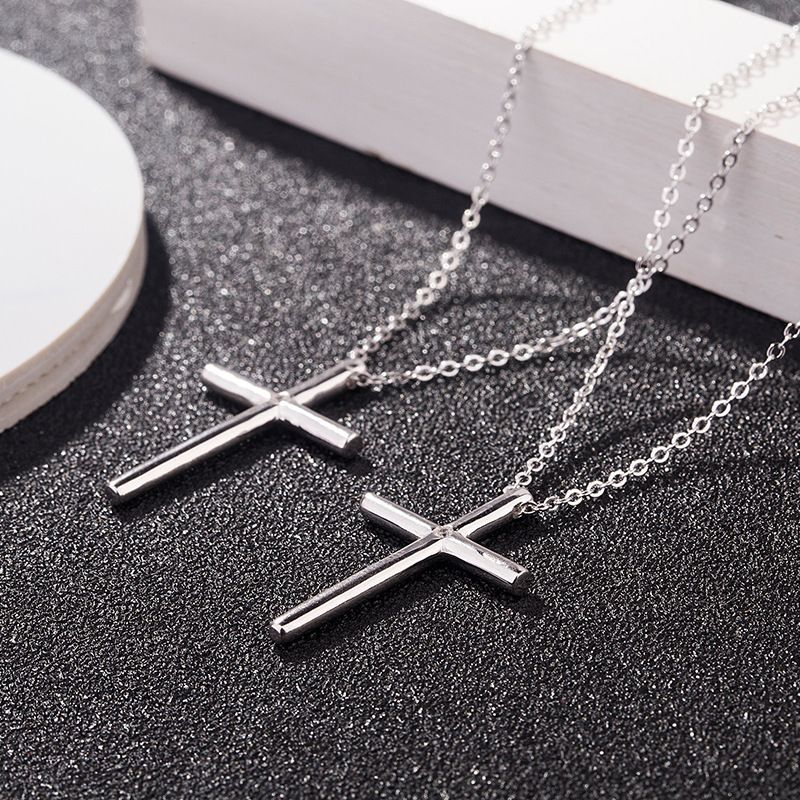 Collana da donna T Brand in vendita con intarsio di diamanti e ciondolo a croce in argento puro con catena per clavicola_voghion.com