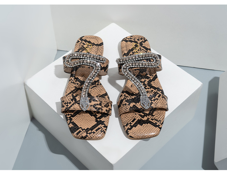 Yeni Bir Çizgi Yılan Desenli Taklidi Düz Sandalet Slaytlar Moda Giyim Kadınlar Için Içi Boş Rahat Terlik_voghion.com