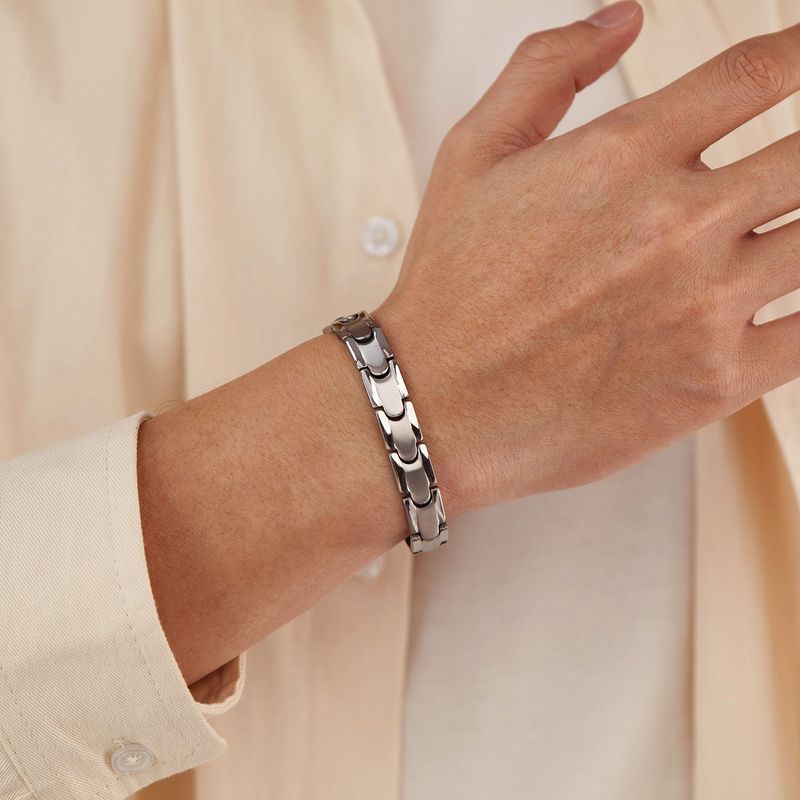 Nuovo bracciale in acciaio inossidabile con design versatile e unico di nicchia per uomo, gioielli in titanio INS Fashion_voghion.com