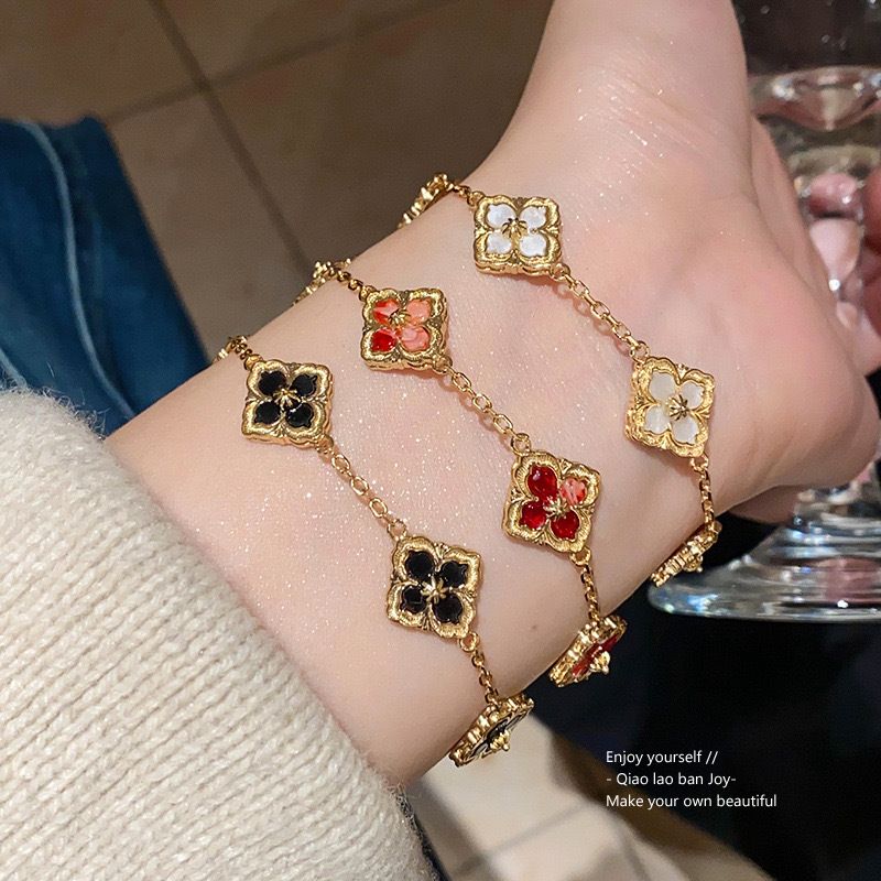 Gioiello in acciaio al titanio spazzolato di alta qualità, stile leggero e lussuoso, da donna, con motivo a quadrifoglio a rombo._voghion.com