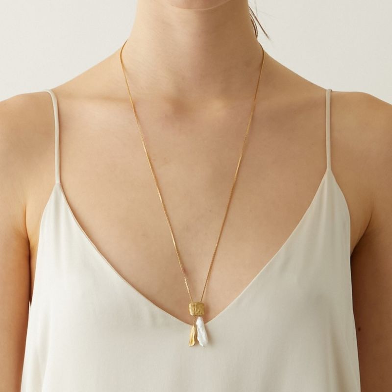 Collier élégant et minimaliste avec pendentif en perles réglables, chaîne en laiton plaqué or 18 carats avec fermeture coulissante, collier minimaliste unique avec pendentif en perles_voghion.com