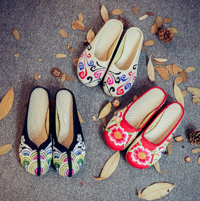 Hausschuhe, Hausschuhe mit Blumenmuster, Sommerschuhe aus besticktem Stoff für Damen, Sandalen, niedrige Absätze, Hausschuhe mit flachem Boden_voghion.com
